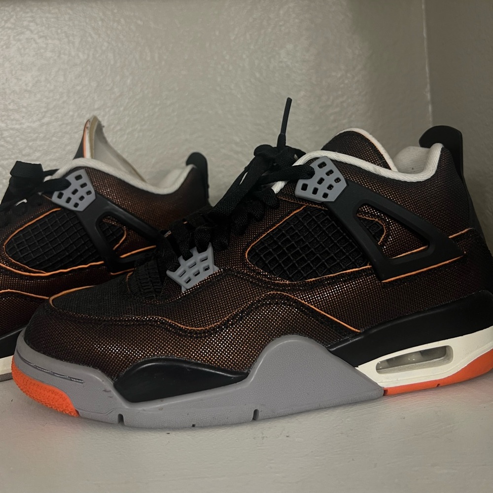 Air Jordan 4 - womens starfish SIZE 6.5